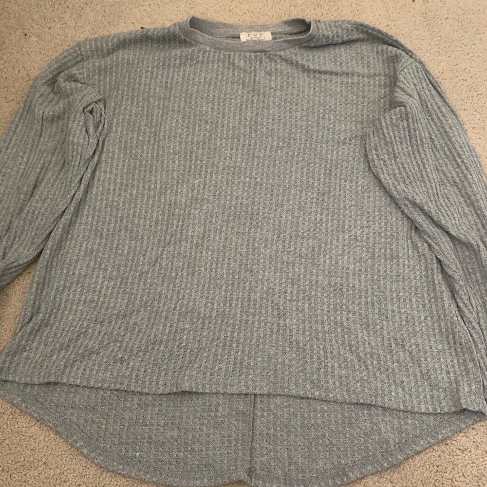 Cute and comfy grey t shirt